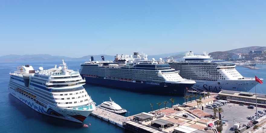 "Yüzen oteller", Kuşadası'na 9 bin 350 turist getirdi