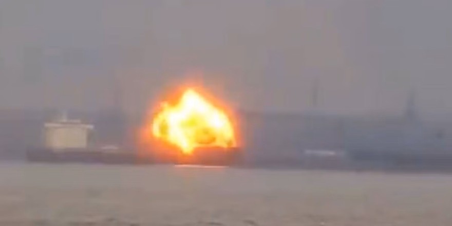 Kömür taşıyan kargo gemisinde patlama meydana geldi