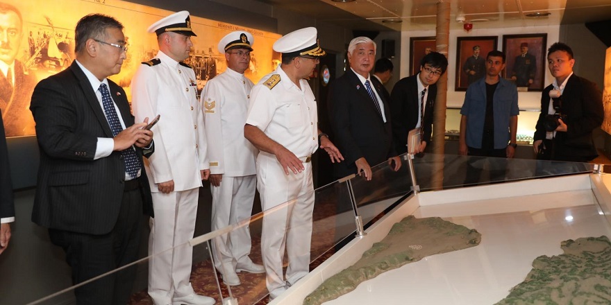 Japonya Savunma Bakanı İstanbul Tersanesi Komutanlığını ziyaret etti