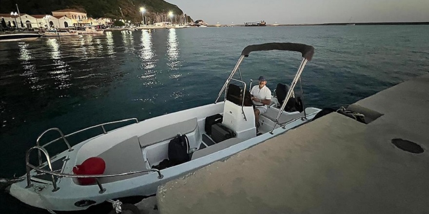 Tonozdan kopup Çeşme'den Sisam'a sürüklenen tekne Türkiye'ye getirildi