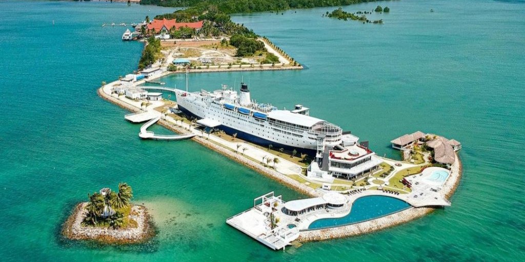 1914’te inşa edilen gemi lüks bir otele dönüştürüldü