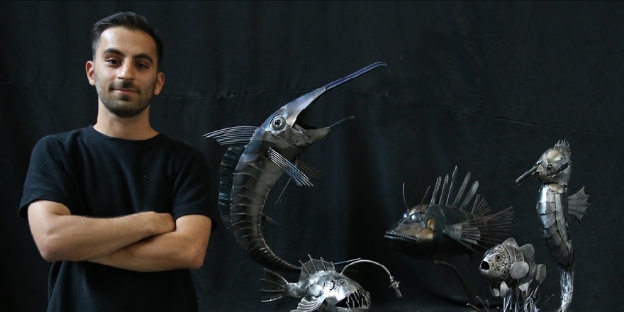 Babasının mesleğinden aldığı ilhamla deniz canlılarının heykelini yaptı