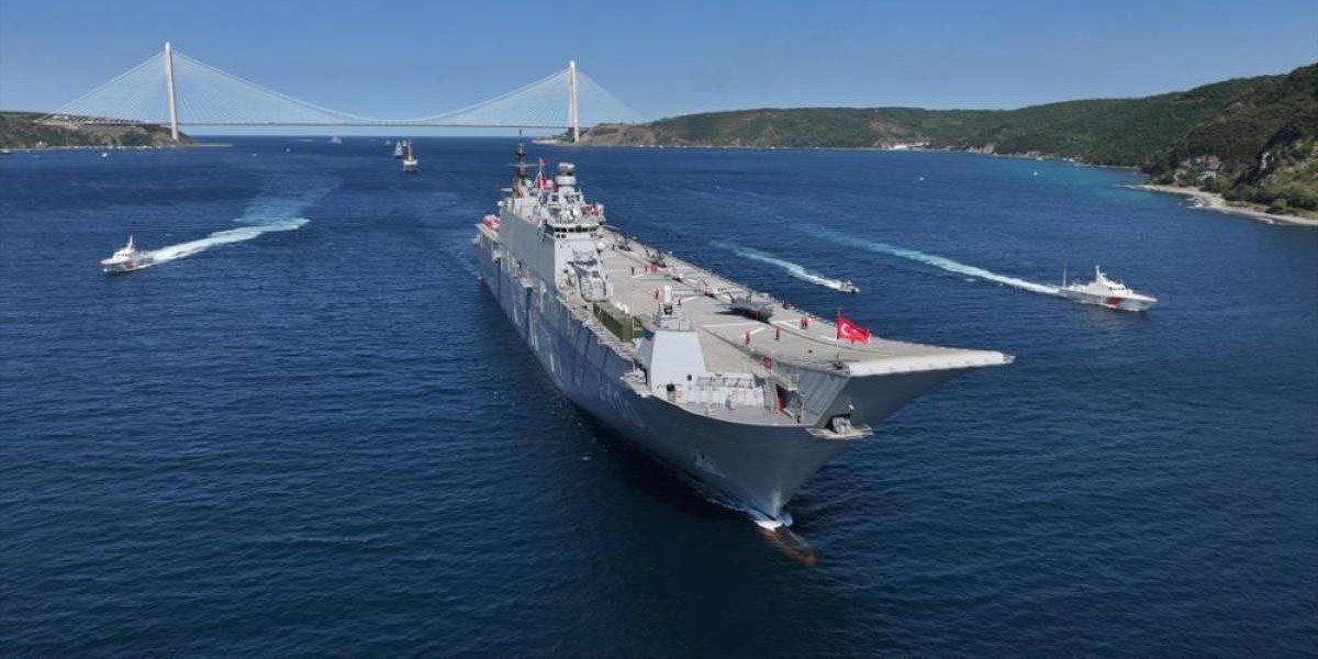 TCG Anadolu İstanbul Boğazı geçişini tamamladı