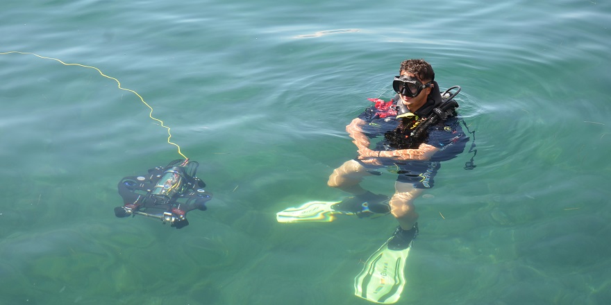 Öğrencilerin geliştirdiği insansız deniz aracının prototipi tanıtıldı