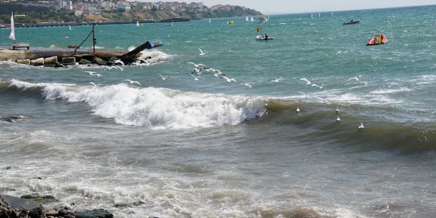 Tekirdağ'da poyraz 2 gündür deniz ulaşımında aksamalara neden oluyor
