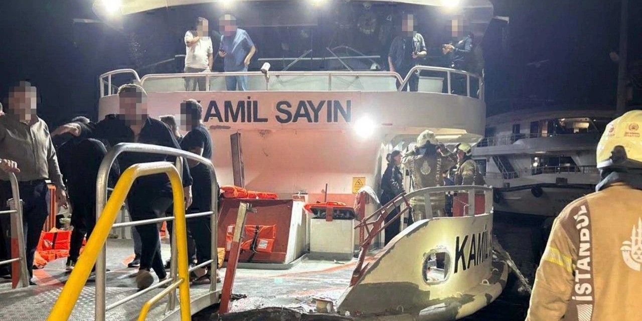Yolcu teknesi ile yük gemisinin çatışması sonucu 12 kişi yaralandı (İZLE)