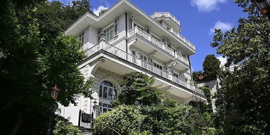 İstanbul Boğazı’ndaki ünlü “Beyaz Köşk”ü denizcilik firma sahibi satın aldı