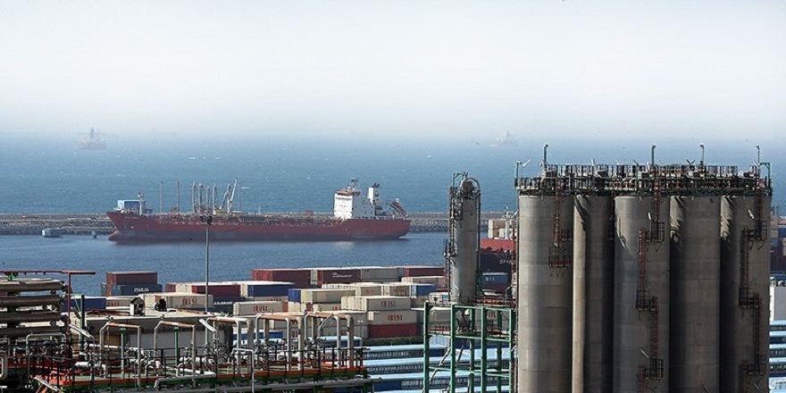 İran'ın Aseluye Limanı'nda Tanzanya'ya ait bir yük gemisi battı