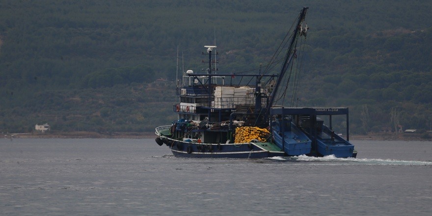 Boğulmak üzere olan yabancı uyruklu kişiyi balıkçılar kurtardı