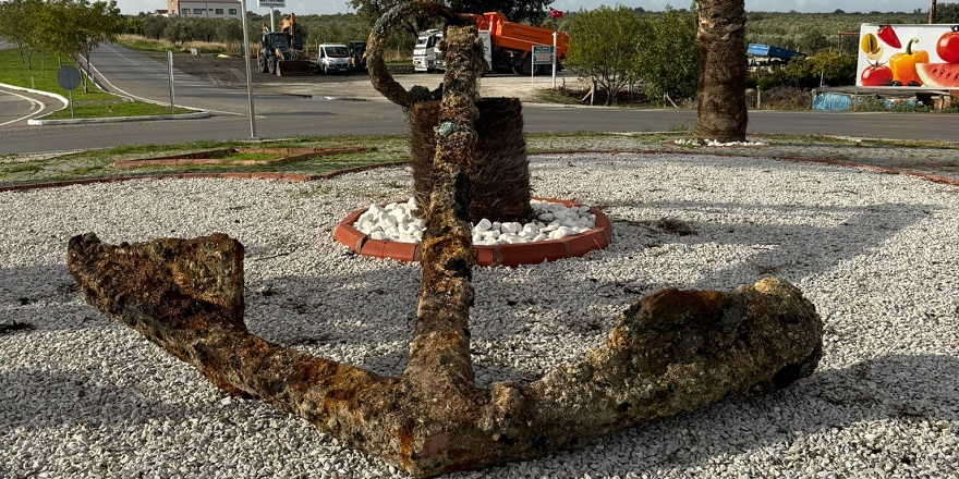 Balıkçıların ağına yaklaşık 3 tonluk tarihi çapa takıldı