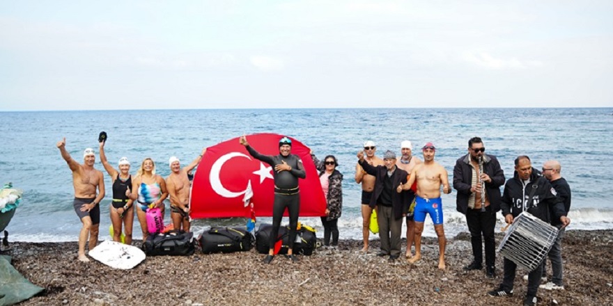 İsveçli yüzücü davul zurna eşliğinde Türkiye'den uğurlandı