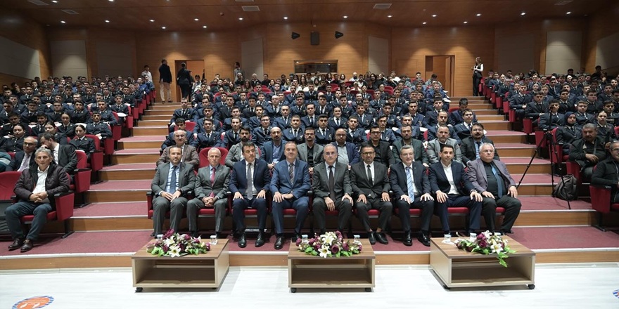 Tamer Kıran, BANÜ öğrencilerinin Üniforma Giyme ve Bröve Takma Töreni’ne katıldı