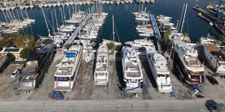 Mega yatlar bakım ve onarım için karaya alındı