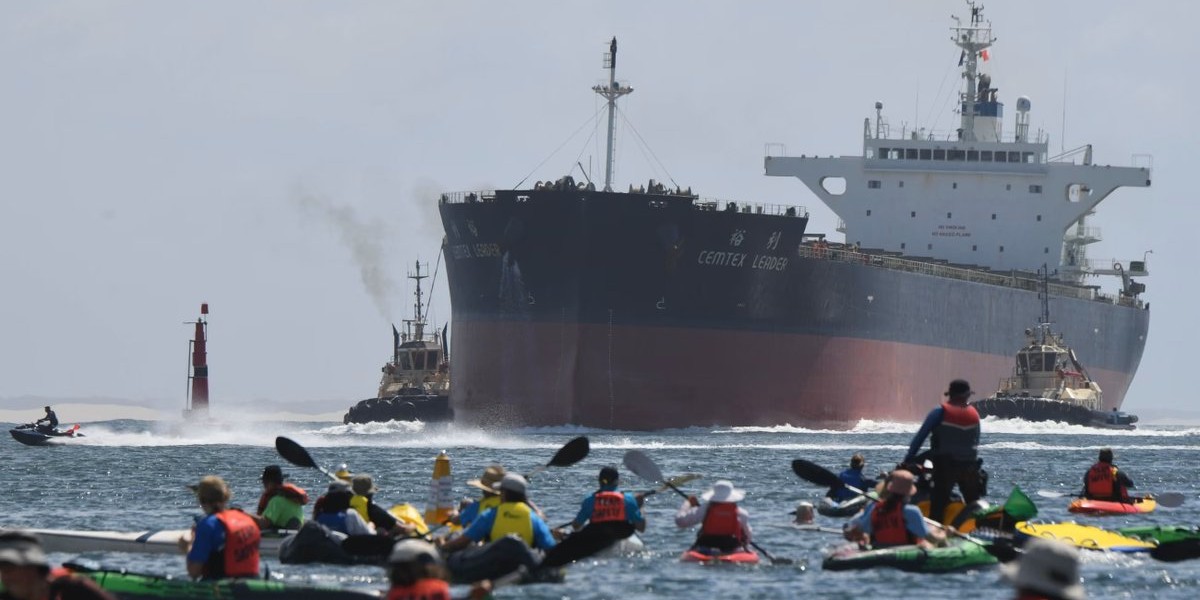 Avustralya'da gemi hareketleri üç saat süreyle askıya alındı