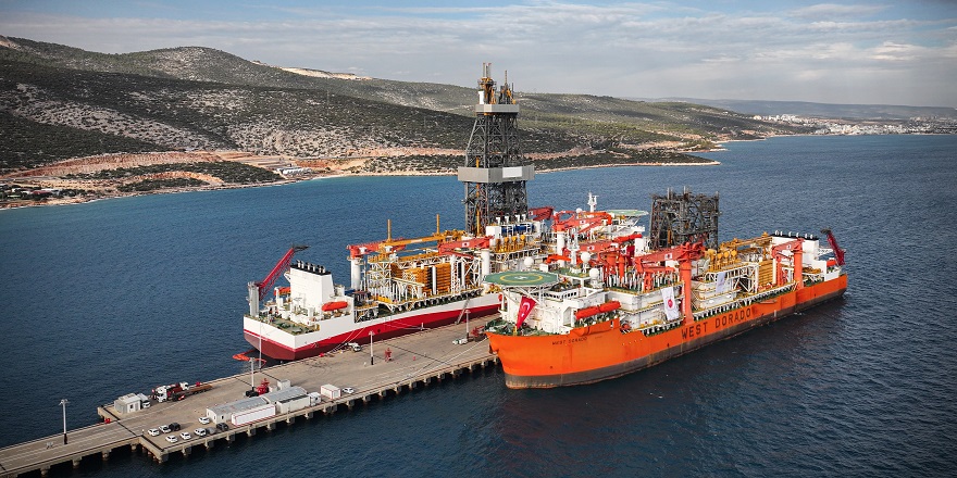 Türkiye'nin enerji filosuna katılan iki yeni sondaj gemisi yan yana geldi