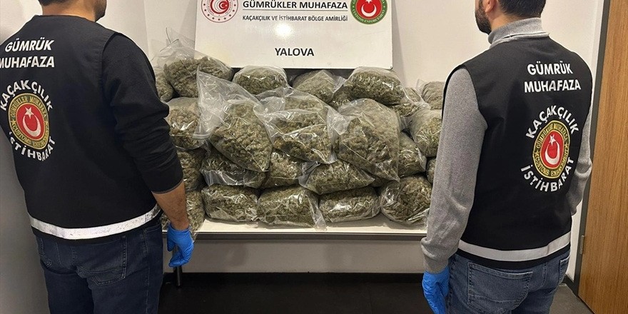 Gemiyle gelen tırda esrar ele geçirildi