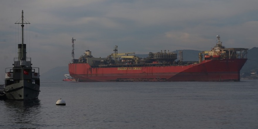 Çanakkale Boğazı'ndan geçen tankar Yalova Tersanesi’ne götürülüyor