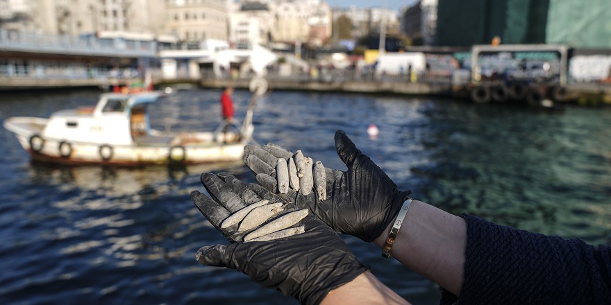 Haliç'te "Deniz Dibinden Olta Kurşunlarının Çıkarılması" etkinliği yapıldı