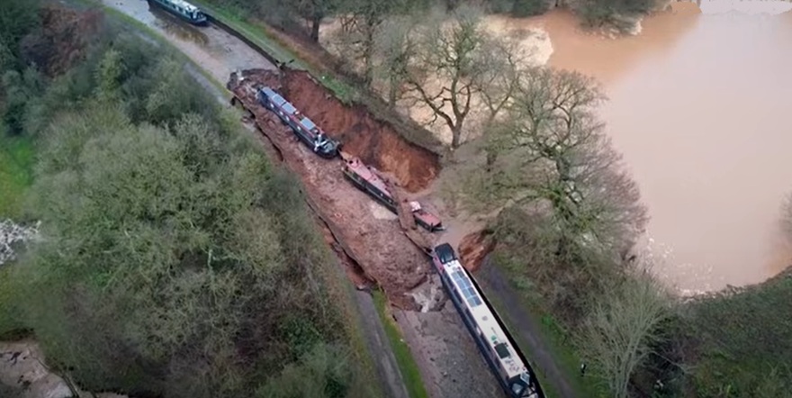 İngiltere’de kanalda dev çökme