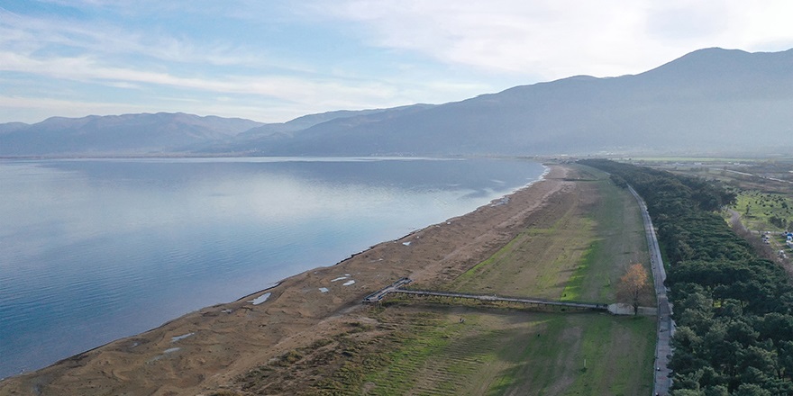Türkiye'nin beşinci büyük gölündeki su çekilmesi her geçen gün artıyor