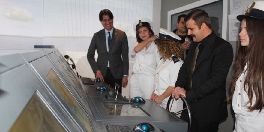 Köyceğiz Kaymakamı, gemi simülasyon laboratuvarını inceledi