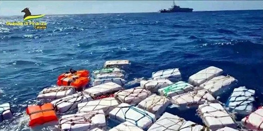 Denizden toplanan 70 kadar pakette yaklaşık 2 ton kokain bulundu