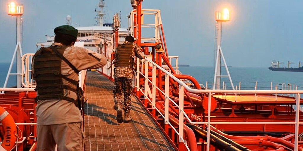 İran Devrim Muhafızları, petrol tankerine el koydu