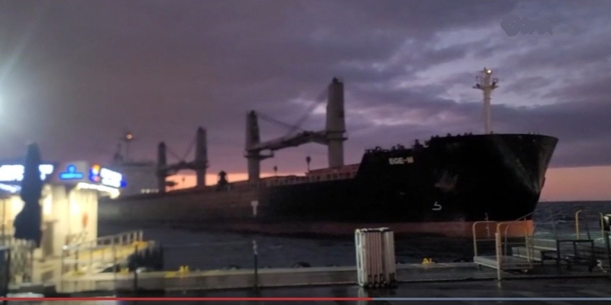 Dümen arızası yaşayan gemi Ahırkapı'ya demirletildi