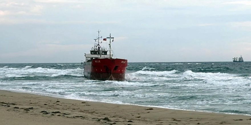 Tekirdağ'da yük gemisi karaya oturdu