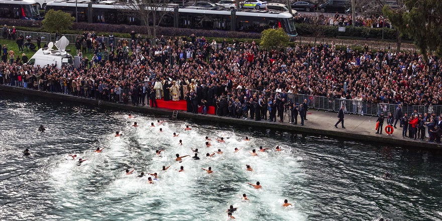 Haliç'te denizden haç çıkarma töreni düzenlendi