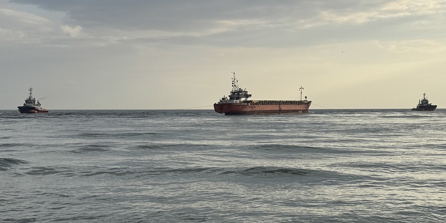 Tekirdağ'da karaya oturan gemi kurtarıldı