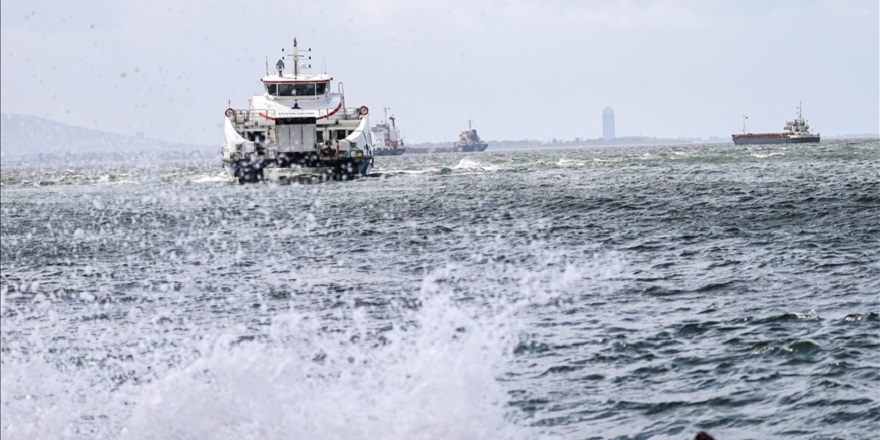 İzmir'de vapur seferleri iptal edildi