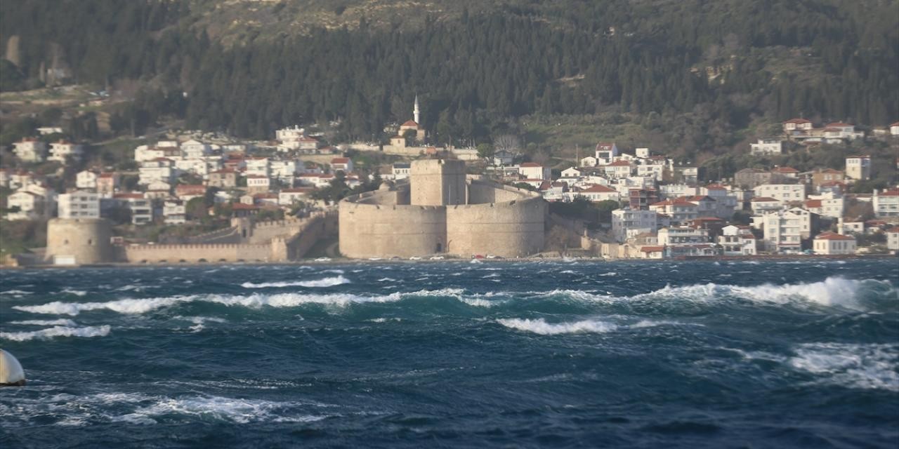 Çanakkale Boğazı, gemi trafiğine kapatıldı