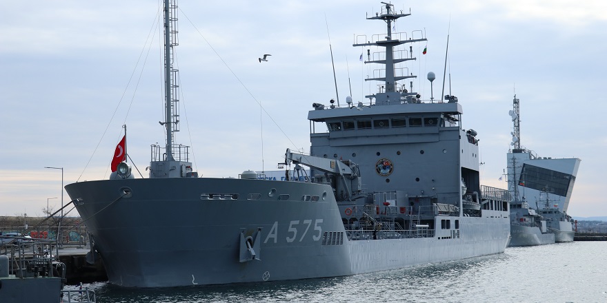 Türk savaş gemileri, Bulgaristan'ın Burgaz Limanı'nı ziyaret etti