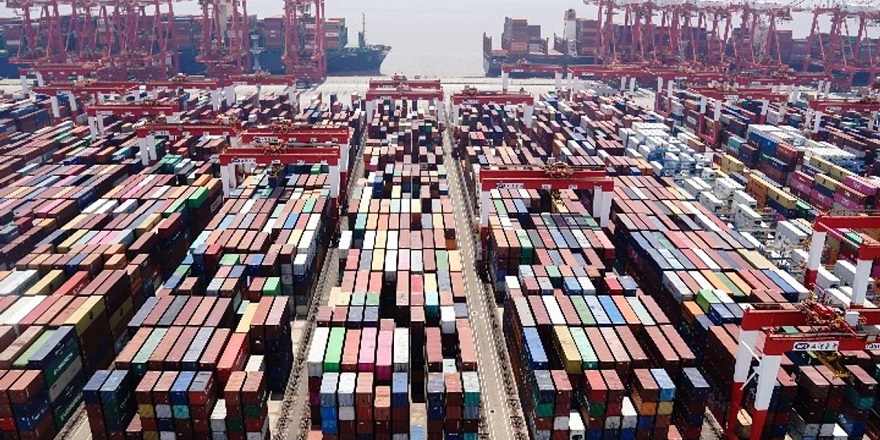 Şanghay Limanı, en işlek konteyner limanı konumunu koruyor
