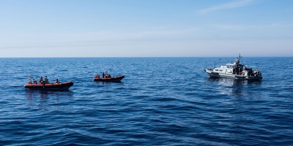 Göçmen teknesinin batması sonucu 15 kişi kayboldu