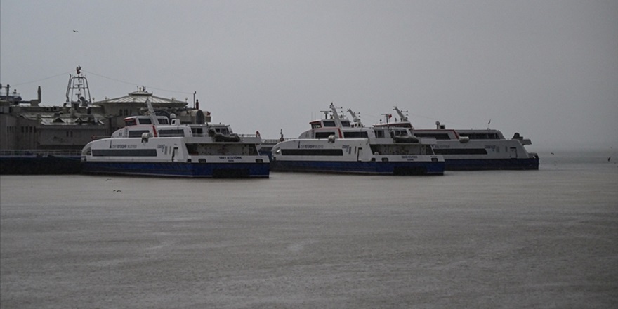 İzmir'de arabalı vapur seferleri yeniden başladı