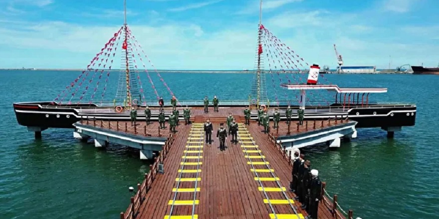 Bandırma Vapuru Karadan Yürütülerek Yeni Yerine Taşınıyor