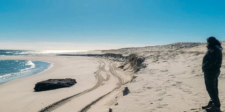 19. yüzyıla ait yelkenli gemi enkazı sahile vurdu