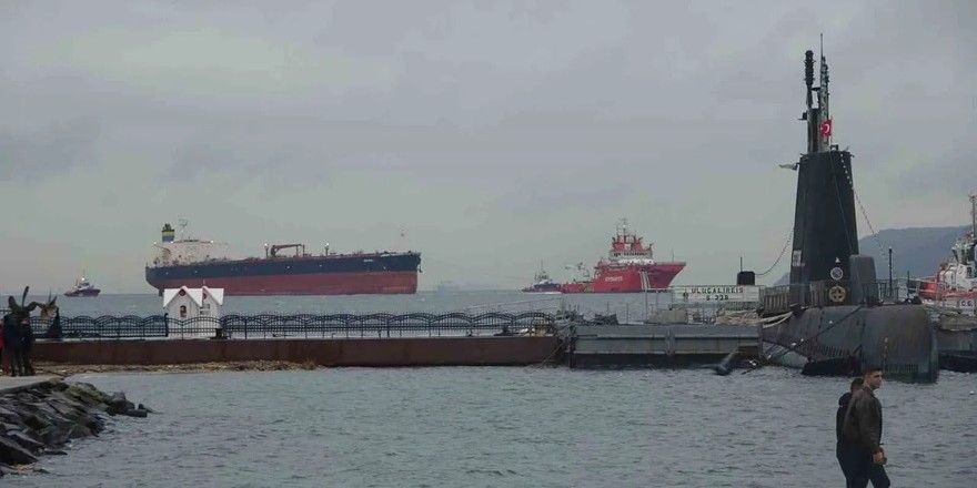 12 gün sonra kurtarılan gemi Yalova'ya çekiliyor