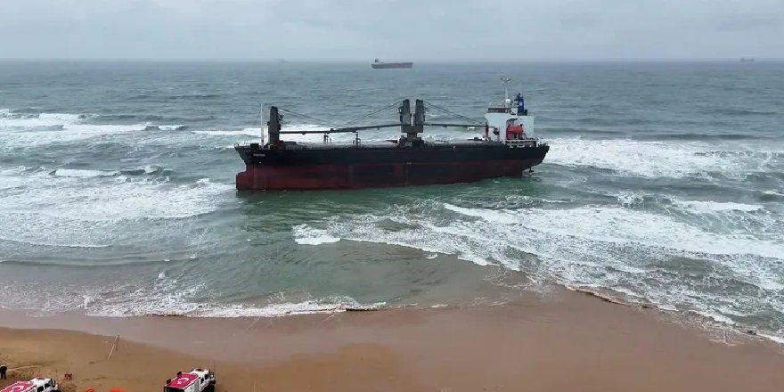 Karaya oturan geminin bekleyişi sürüyor