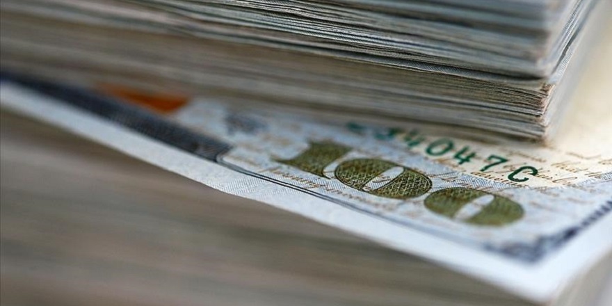 Rusya'nın petrol ve doğal gaz gelirleri yarı yarıya azaldı