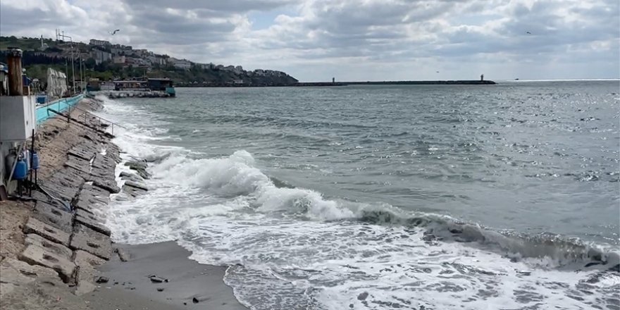 Tekirdağ'da poyraz deniz ulaşımını olumsuz etkiliyor