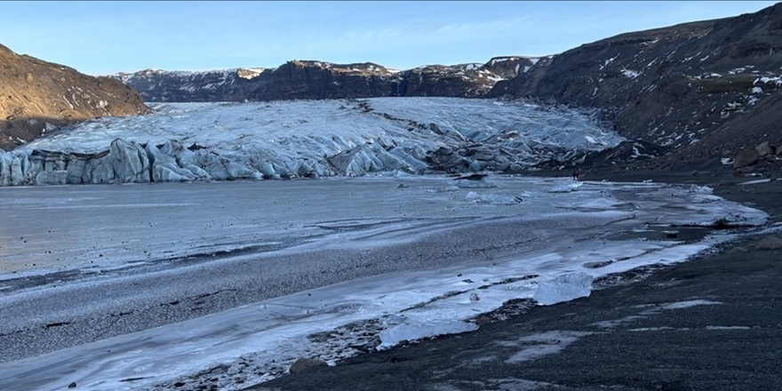 ÇOMÜ'lü bilim insanı Ebru Caymaz kutuplardaki değişimi anlattı: