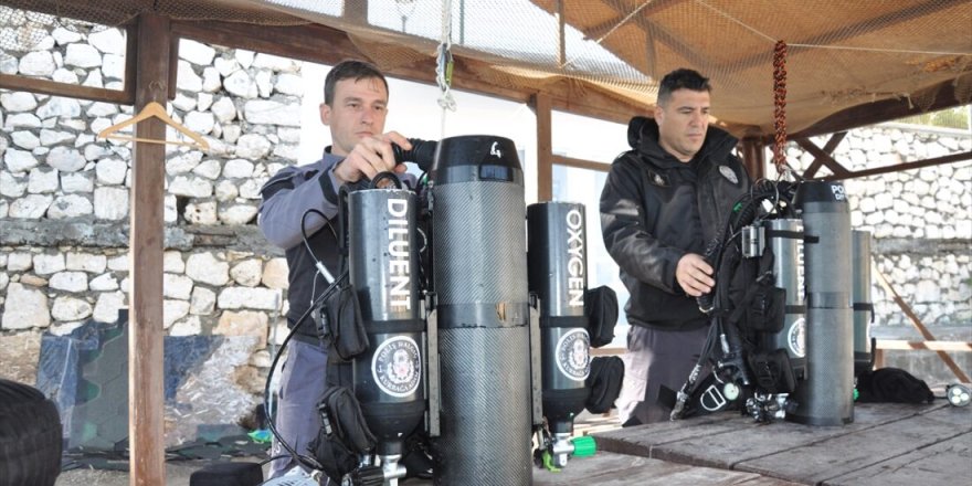 Sudaki delil avcıları Akdeniz'de zorlu eğitimden geçti