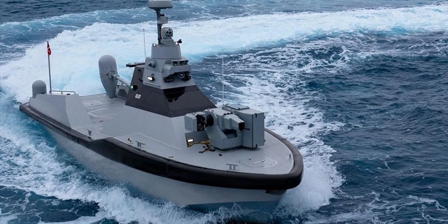 Türkiye'nin ilk silahlı insansız deniz aracı yerli silahıyla göreve başladı