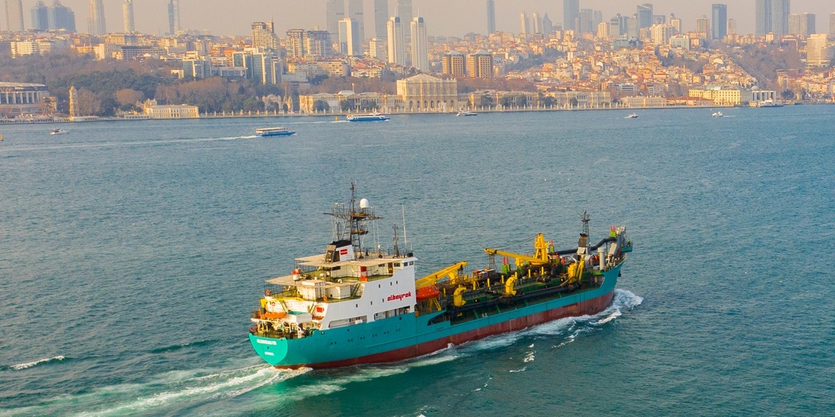 Albayrak Grubu, geniş filosuyla liman altyapılarına güç katıyor