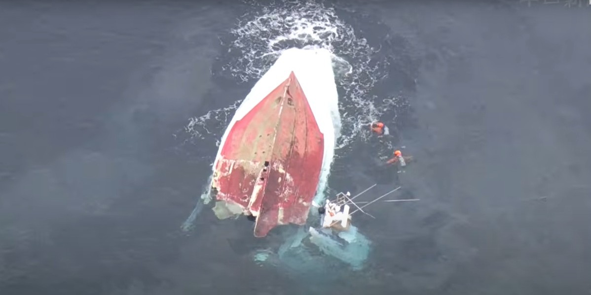 Yük Gemisi Balıkçı Teknesini İkiye Böldü: 2 Ölü