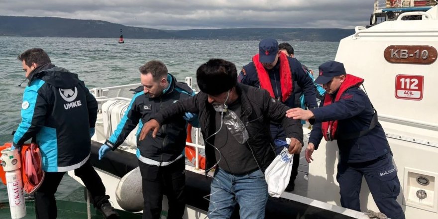 Gemide rahatsızlanan personeli Sahil Güvenlik ekibi tahliye etti
