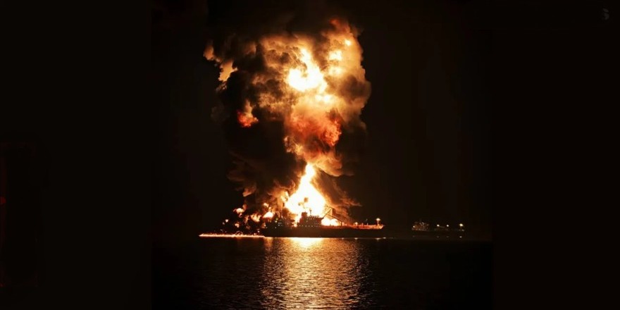 Tankerde Yangın: Mürettebat Tahliye Edildi - İZLE